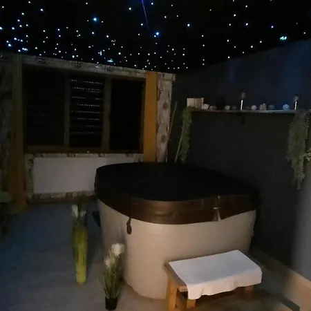 L'echappee Etoilee Et Son Jacuzzi Privatif 아파트